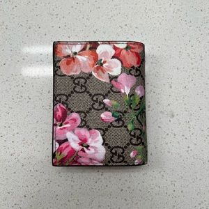 Gucci GG Supreme Monogram Floral Blooms Print Card Case Wallet Antique Pink Rose